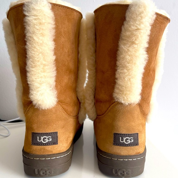 UGG | Shoes | Ugg Sundance Short Ii 